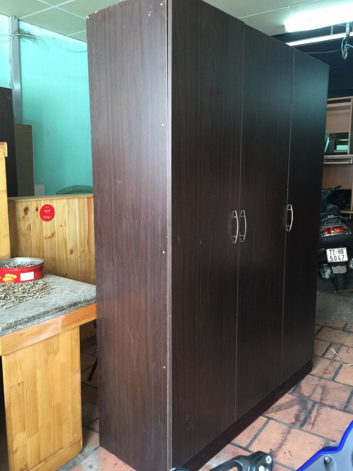 THANH LY TỦ QUẦN ÁO 3 CÁNH GIÁ RẺ